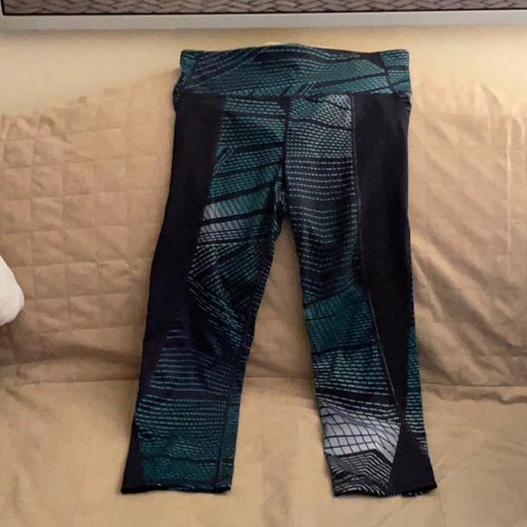 Gap Navy & Green Capris - Picture 1 of 5